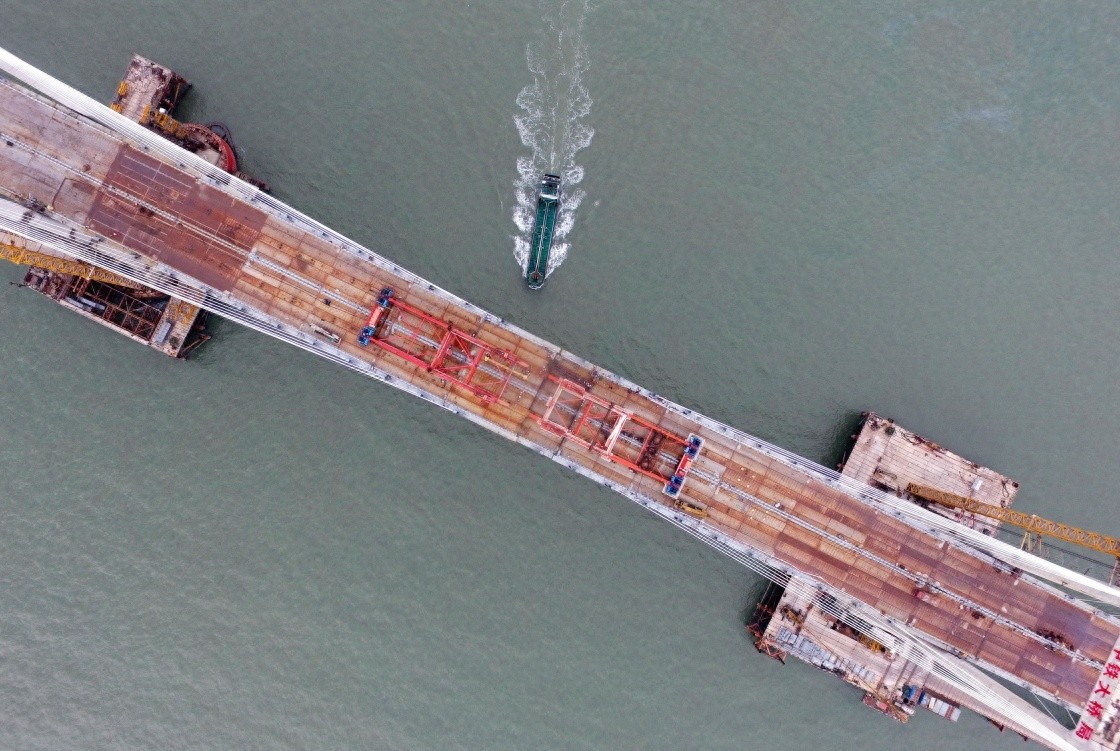 平潭海峡公铁大桥在福建贯通，总长16.34公里