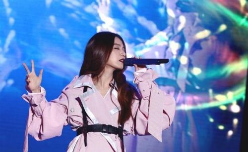 歌手的耳返是干什么用的(耳返是干什么用的如何听到自己的声音)-第2张图片-