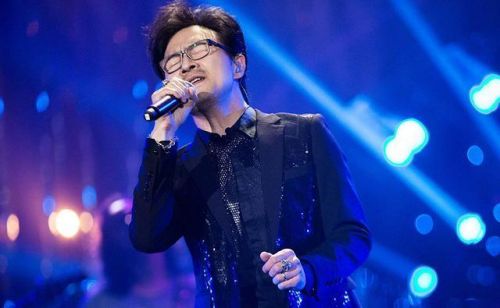 歌手的耳返是干什么用的(耳返是干什么用的如何听到自己的声音)-第1张图片-