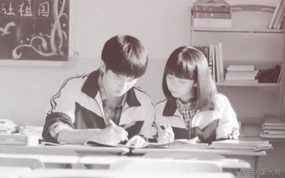 ​从前从前，有个人爱你很久，但偏偏，风渐渐，把距离吹的很远……