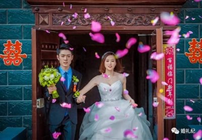 ​你知道婚礼该怎么放炮吗？