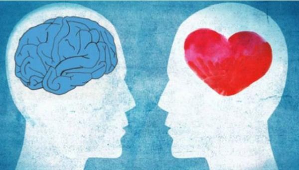 偷偷玩手机女朋友生气了怎么哄