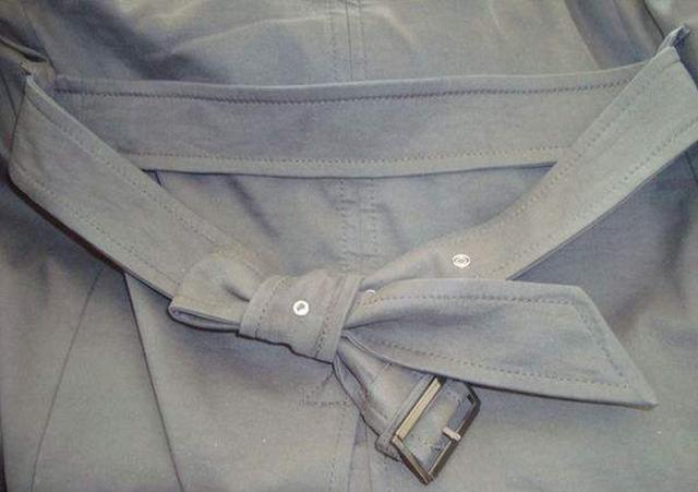 手把手教风衣腰带系法（秋冬季必备的技能）(4)