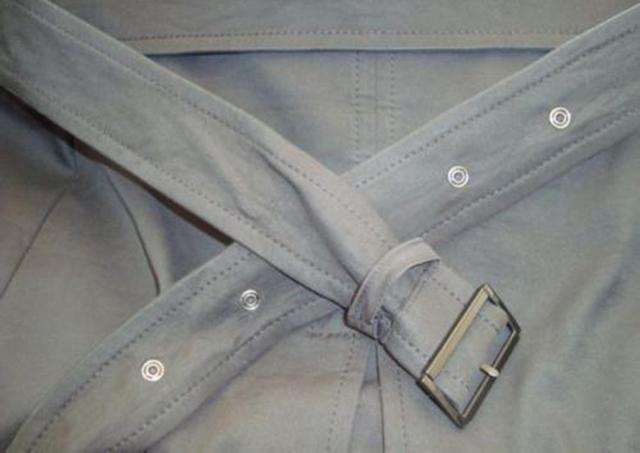 手把手教风衣腰带系法（秋冬季必备的技能）(3)