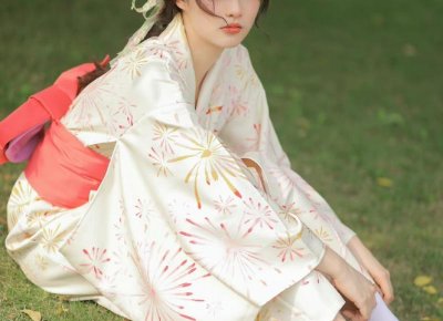 ​一方与别人同居离婚怎样赔偿