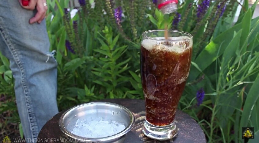 科学达人教你自制可乐沙冰，液态可乐三秒变身沙冰！