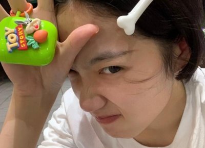 ​潘粤明晒父亲奖章