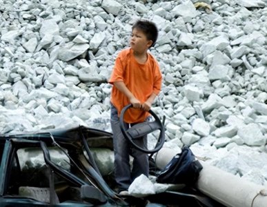 被姚明抱着上奥运的抗灾小英雄,曾发誓考清华,如今却活成了这样