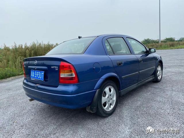 欧宝雅特09年(绝版限量的欧宝三厢雅特)(2)