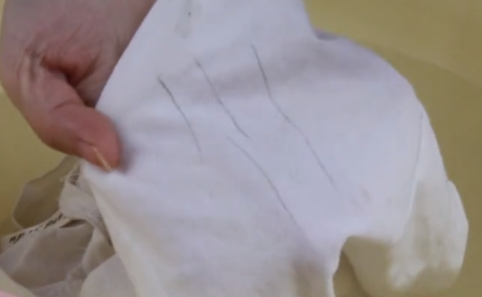 衣服上马克笔怎么去除,马克笔弄到纸上怎么去除图6