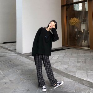 格子裤配什么上衣比较好(格子裤配什么上衣比较好儿童)