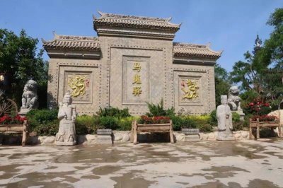 马嵬驿，即马嵬坡，位于陕西省兴平市西约11公里